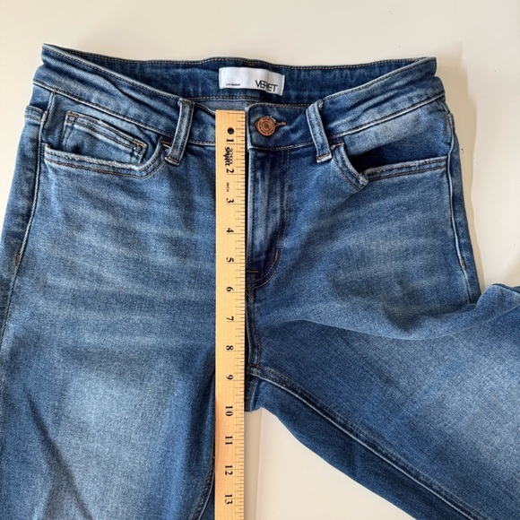 Vervet Mid Rise Carlene Straight Raw Hem Women’s size 28 - Picture 12 of 13